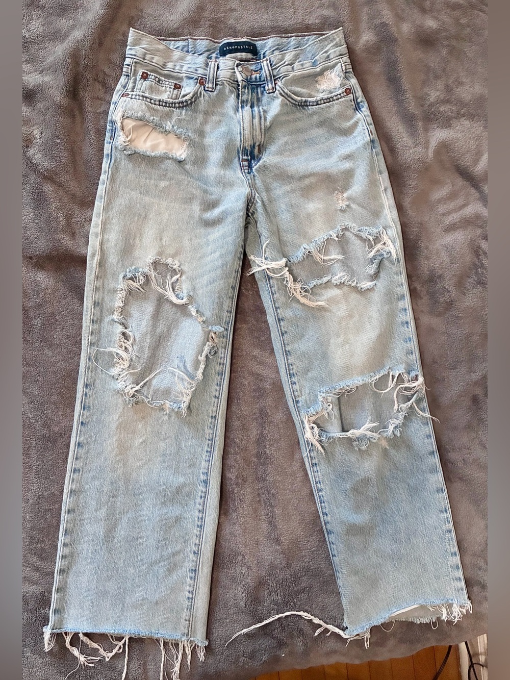 Aeropostale Skater Light Wash Distressed Women’s Jeans 0